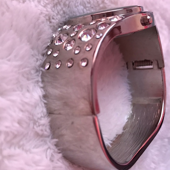 Watch - Picture 3 of 3